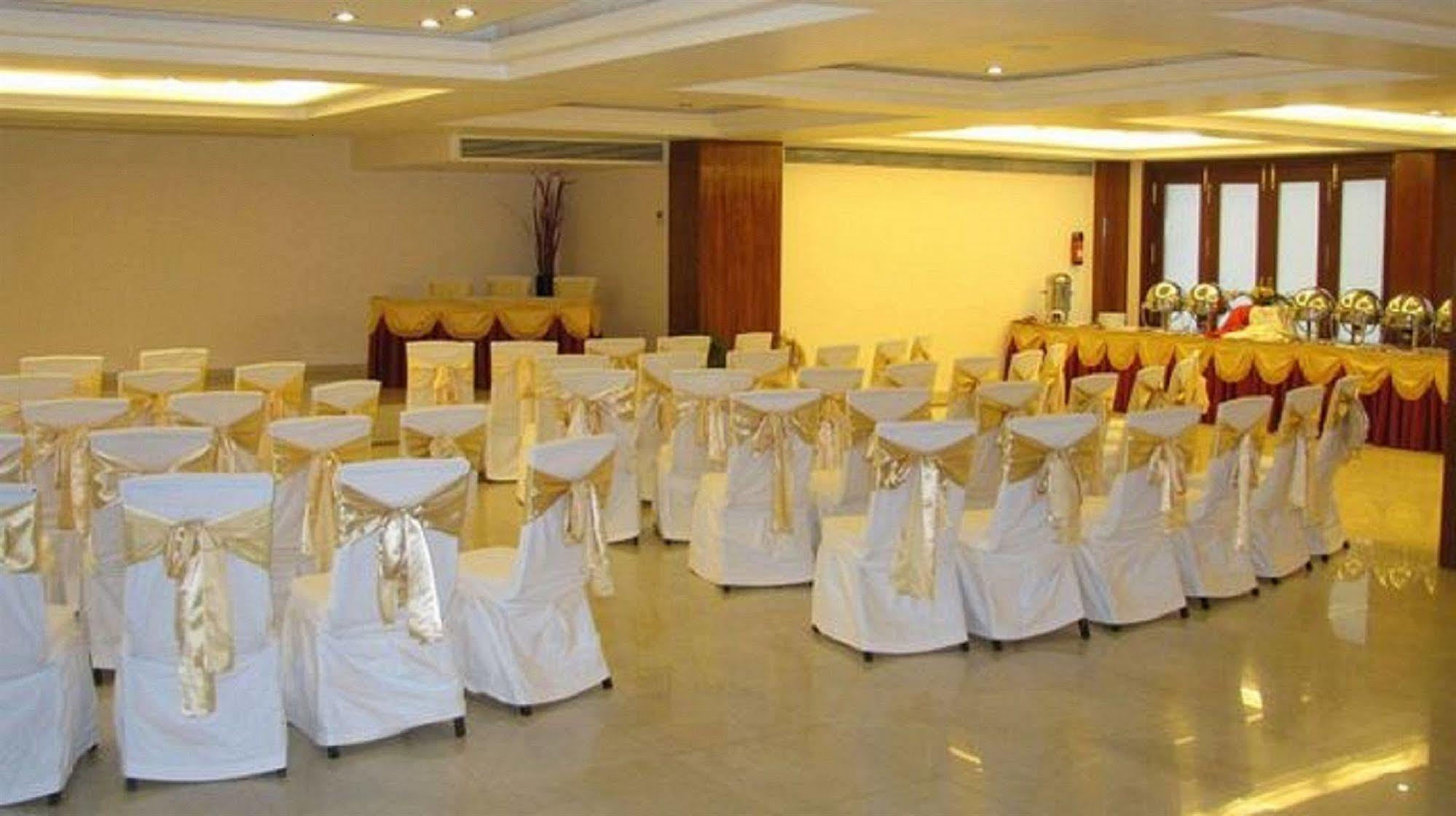 Citrine Hotel Bangalore Buitenkant foto