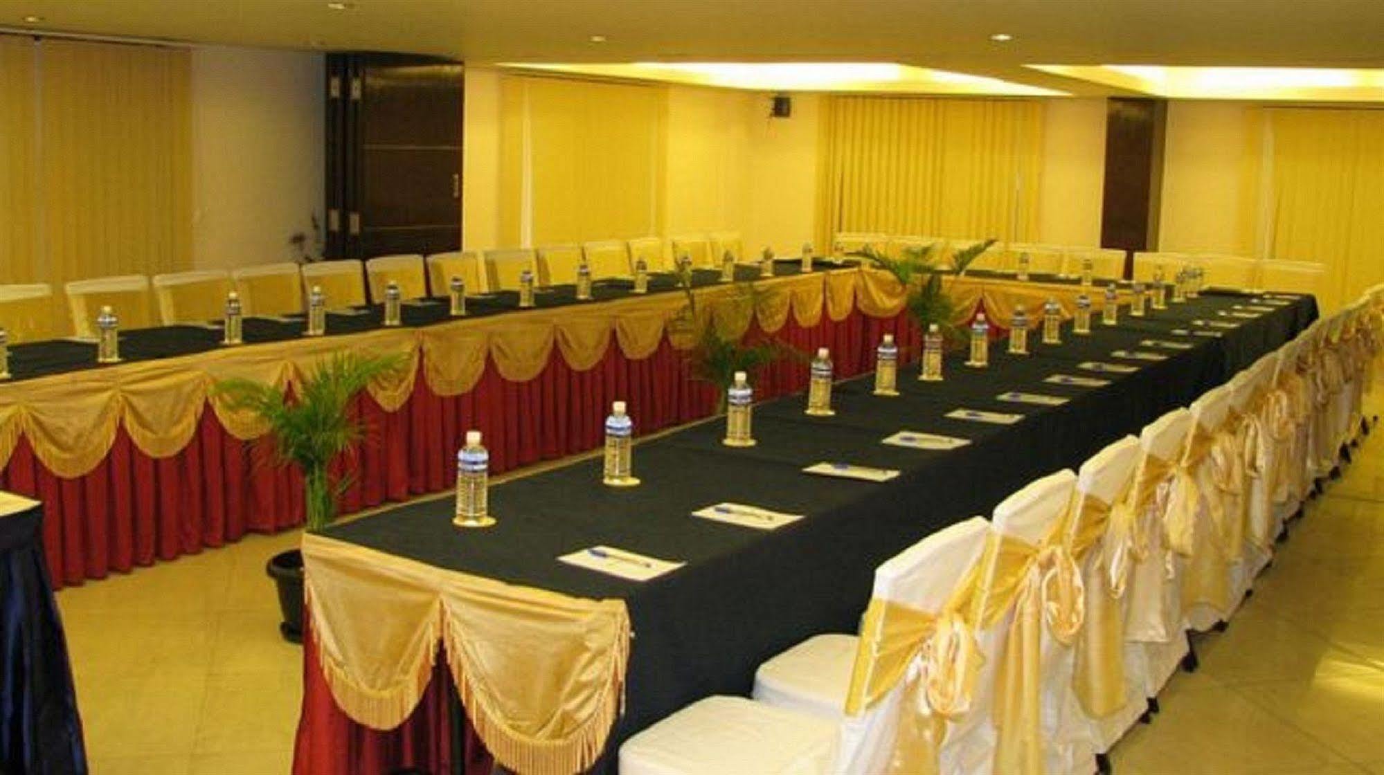 Citrine Hotel Bangalore Buitenkant foto