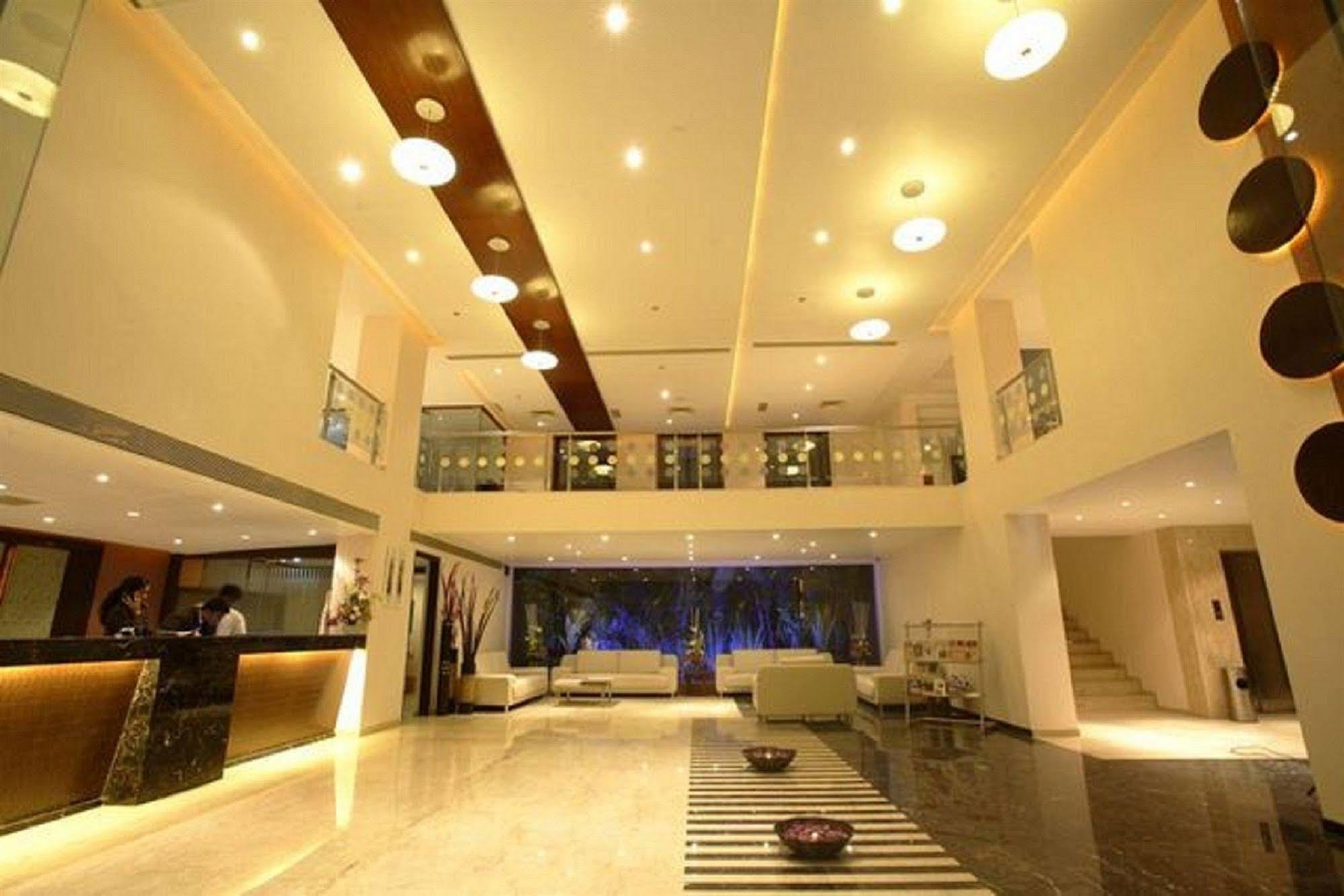 Citrine Hotel Bangalore Buitenkant foto