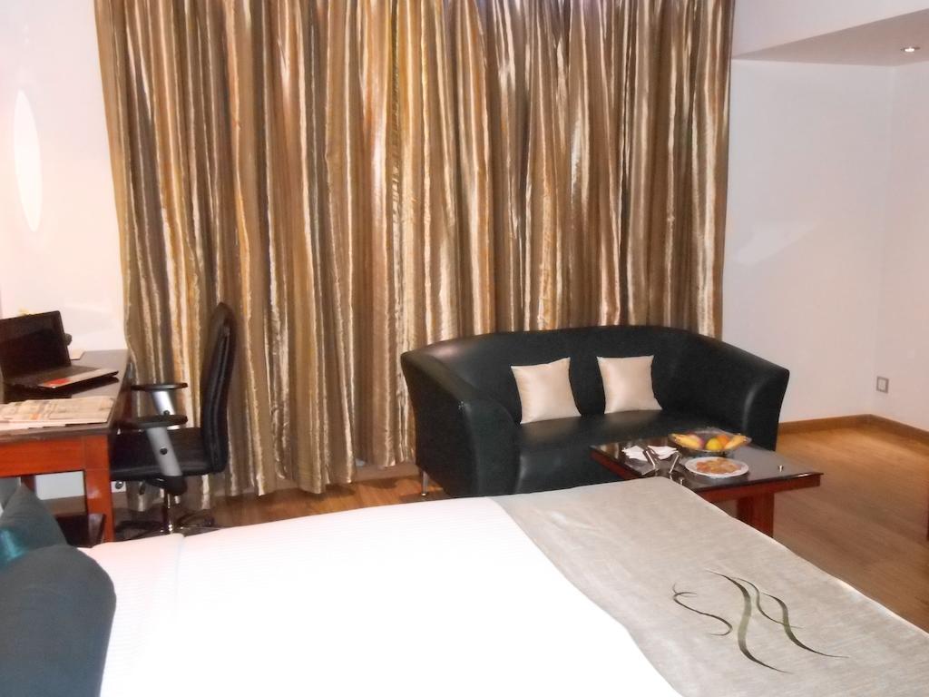 Citrine Hotel Bangalore Buitenkant foto