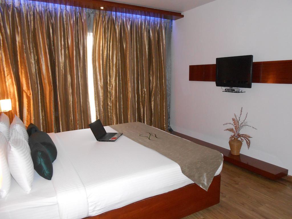 Citrine Hotel Bangalore Buitenkant foto